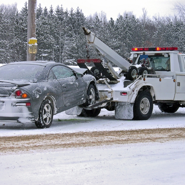 (Tow) Light Duty Wrecker Financing Image of a light-duty wrecker tow truck pulling a car.